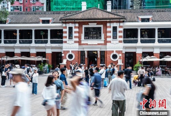 万宝配资 香江观澜：香港创新求变迎“五一”客流高峰