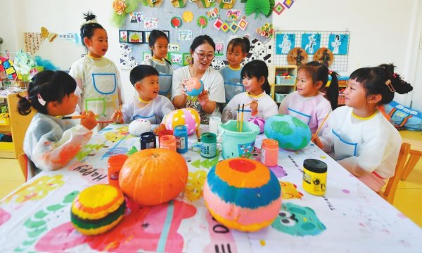 明道配资 专家：更好满足幼有所育、幼有优育需求